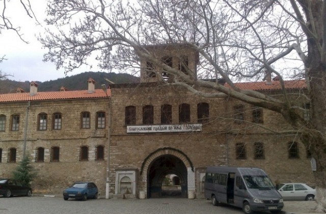 Бачковският манастир иска църквата на Асеновата крепост