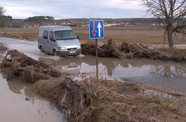 Бедственото положение в Тополовград остава, в областта ситуацията се нормализира