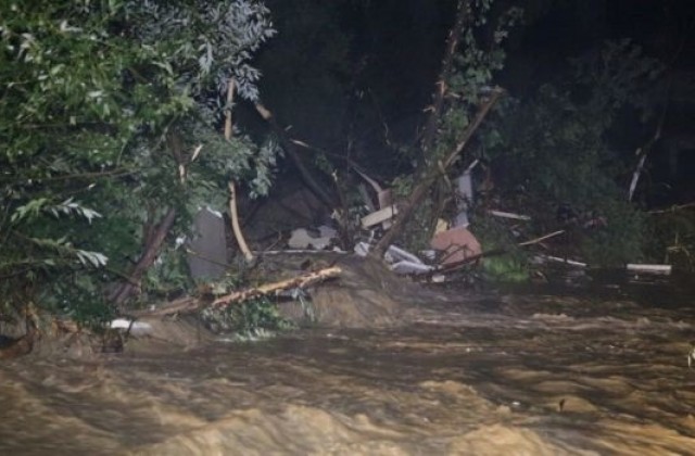 Микроязовир, разположен в община Исперих, наводнил село Долец