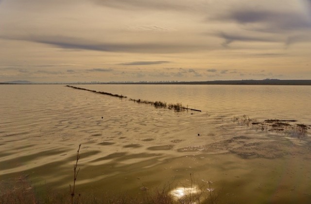 Резерват „Атанасовско езеро” е под вода