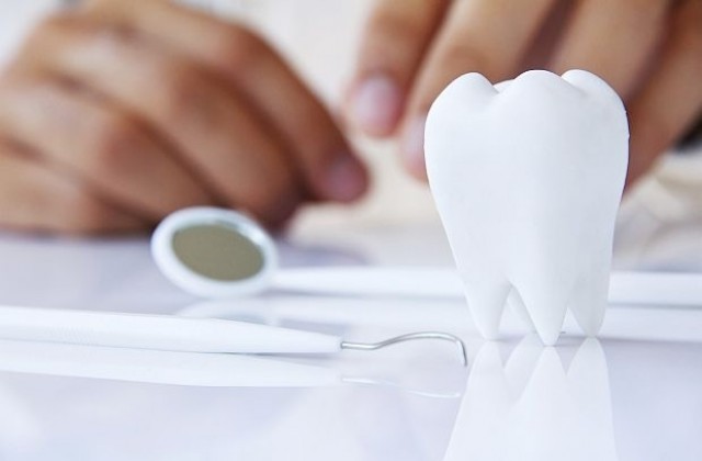 Стоматолози: Всеки четвърти тийнейджър е с изваден зъб