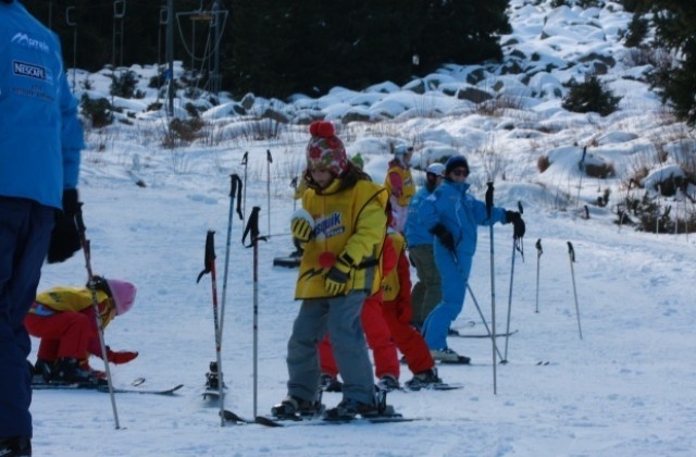 Деца карат безплатно ски в Пампорово