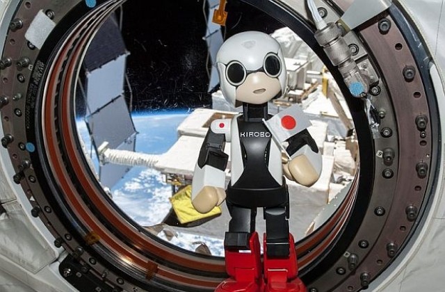 Роботчето Киробо се завърна на Земята след 18-месечен полет