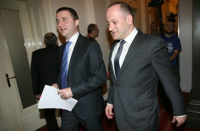 Горанов убеждава коалиционните партньори за 16-те млрд. заем