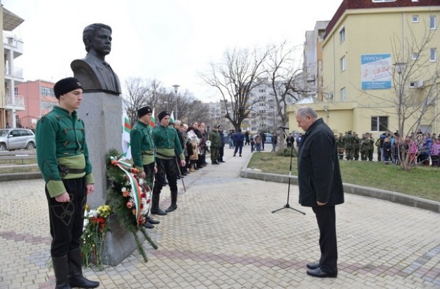 Жителите  на Сливен склониха глава пред паметта на Левски
