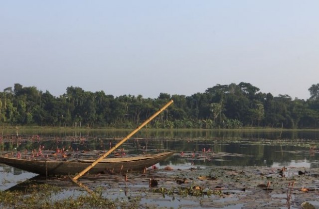 Ферибот с над 100 пътници се преобърна в река в Бангладеш, има десетки загинали