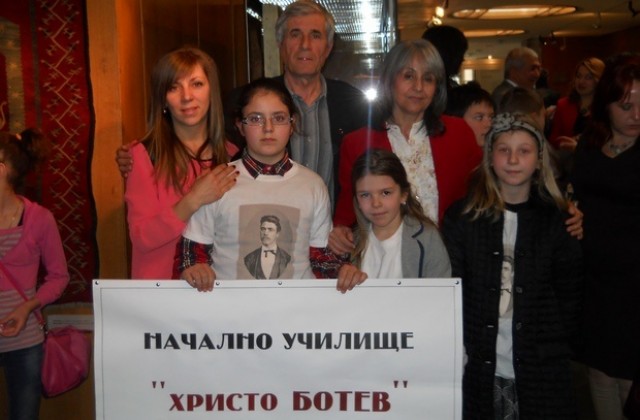 НУ„Хр.Ботев участва в националната среща на клубовете „Млади възрожденци