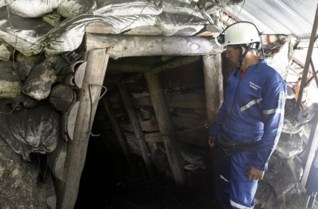Четирима души загинаха при злополука във въгледобивна мина в Босна