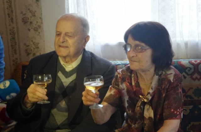 Благодатна сватба отпразнуваха 93-годишни пловдивчани