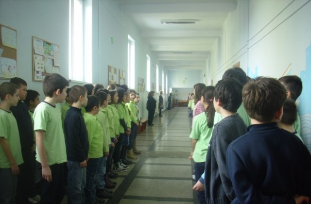 Над 150 деца от ОУ Иван Вазов рецитираха заедно Аз съм българче