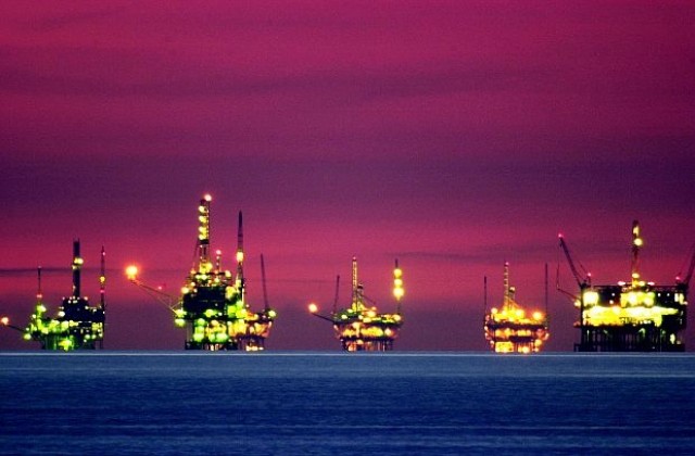 Поевтиняването на петрола застрашава спокойния живот на норвежците