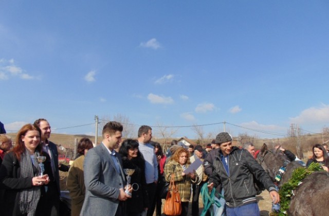 Евродепутат и жени от ГЕРБ наградиха най- добрите от кушията в Блажиево