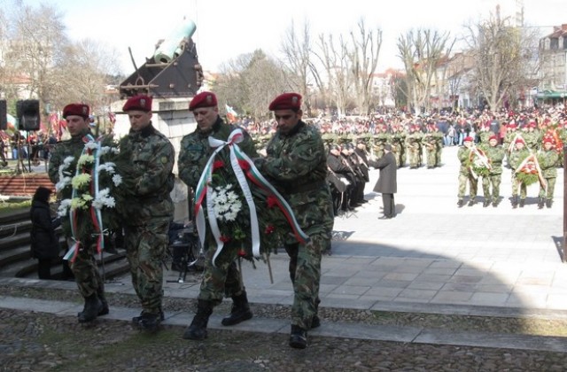Плевен отбеляза 137 години Свободна България