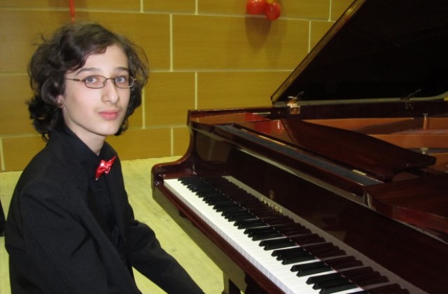 Русе изпраща млад пианист в Лондон