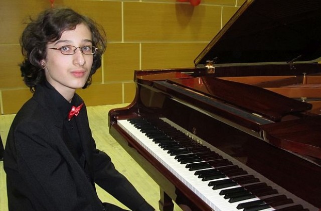 Русе изпраща 13-годишен пианист в Лондон