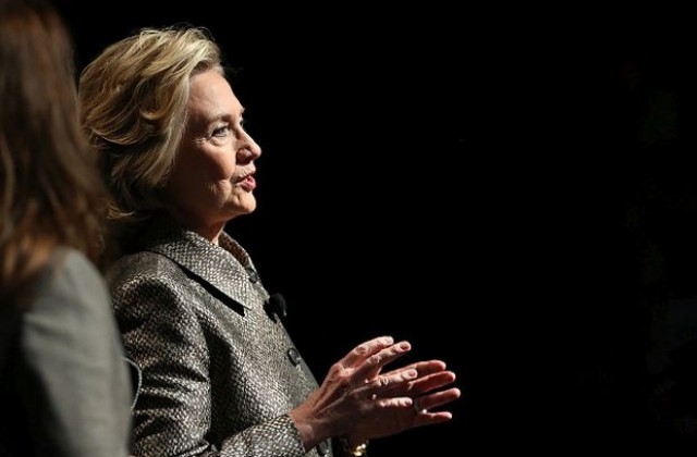 Хилари Клинтън съжалявала, че не е ползвала служебен имейл