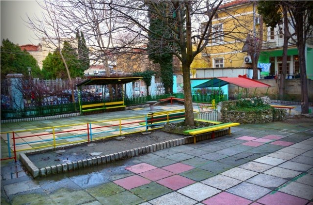 Бивш възпитаник на детска градина събира пари за нова площадка