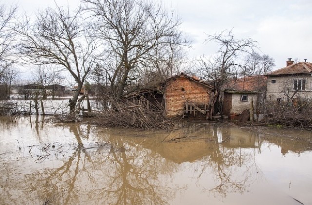 Стотици наводнени къщи в Пазарджишко
