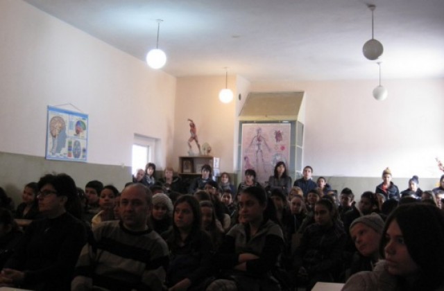Община Долни чифлик продължава кампанията срещу дрогата