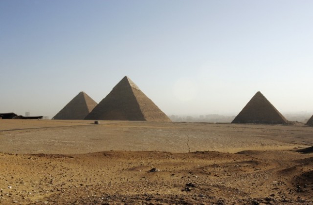 18 март: В Хеопсовата пирамида е открита мумия отпреди 4400 години