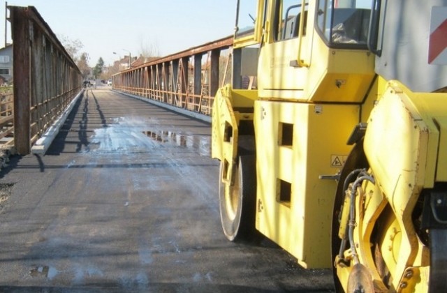 Отвориха за движение ремонтирания мост при село Чомаковци