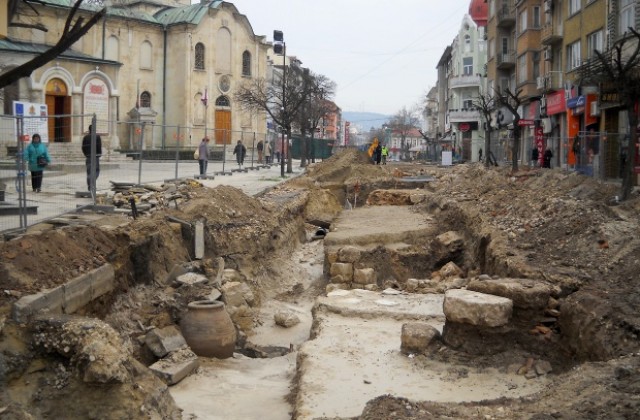 Работници и води повредили артефактите в центъра (СНИМКИ)