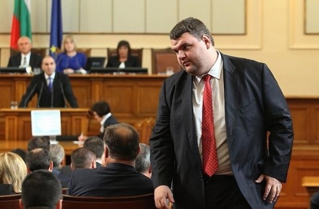 Пеевски: Цветан Василев да не се страхува от мен и да се върне в България