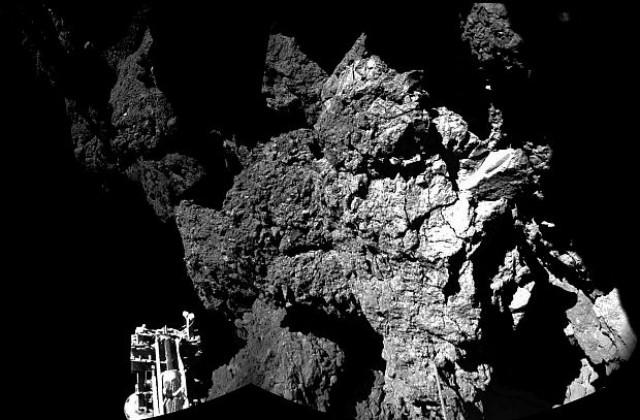 Розета ще се спусне в ледените гейзери на кометата Чурюмов-Герасименко