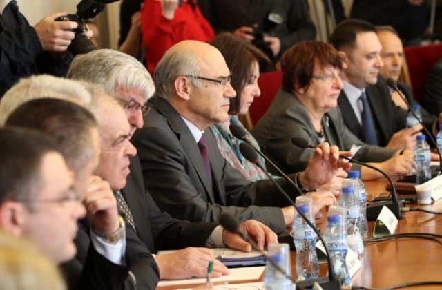 Депутатите ще гласуват новия състав на КЕВР