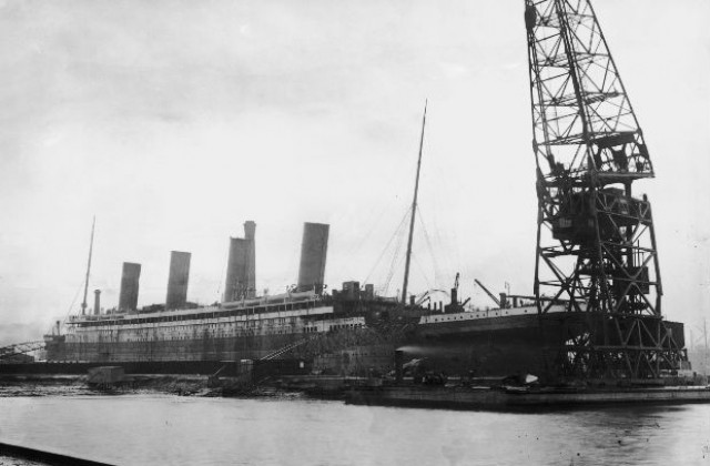 2 април: Проведени са първите изпитания на презокеанския лайнер „Титаник”