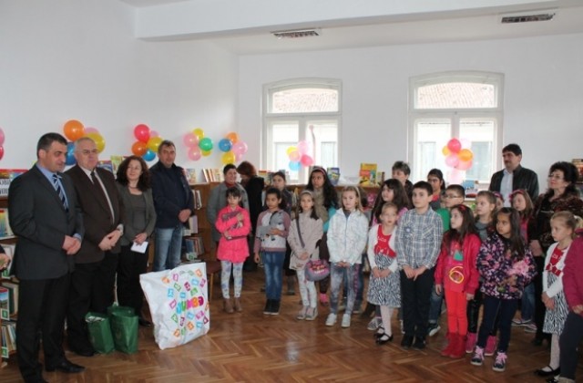 Откриха обновения детски отдел на библиотеката в Елена