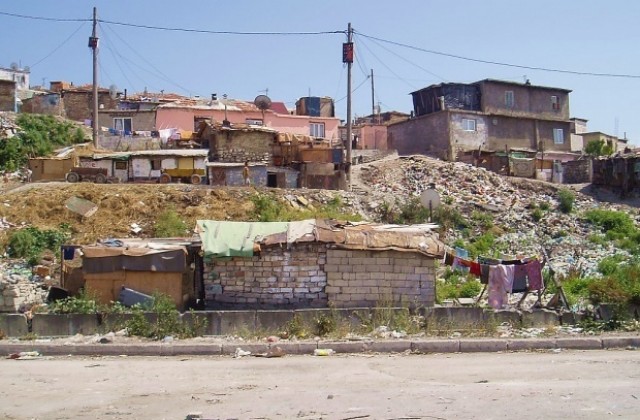 Строителството на 200 жилища за ромски семейства имало пожелателен характер