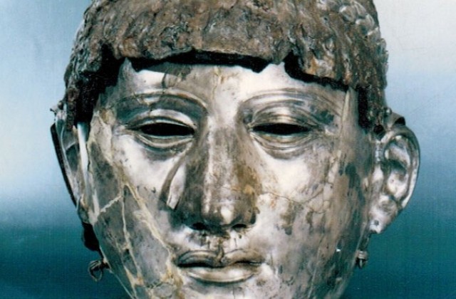 Върнаха ценна шлем-маска на Археологическия музей