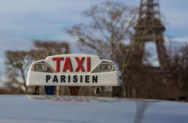 Крадци откраднаха от такси в Париж бижута за 5,4 млн. долара