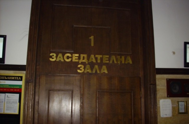 Отложиха делото срещу бившия областен управител Динчер Хаджиев