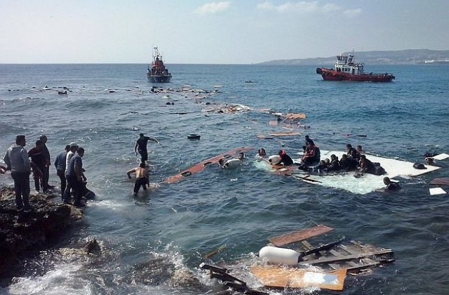 Два кораба с над 400 имигранти на борда бедстват в Средиземно море