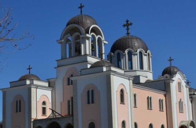 Именит тенор пее благотворително за строежа на катедралата в Ловеч