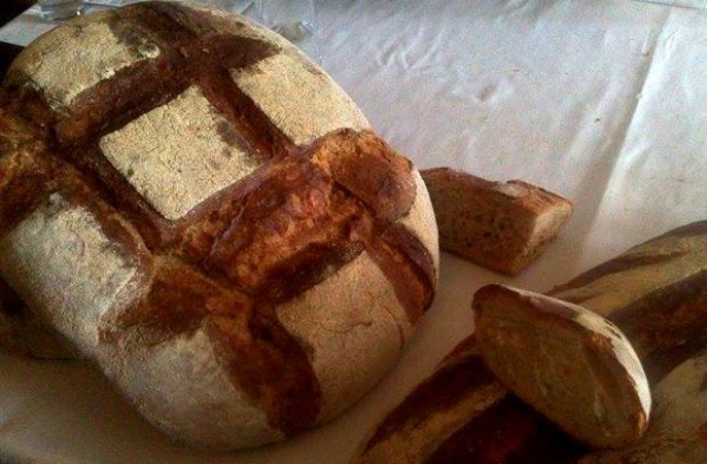 С гигантски хляб откриват Панаира на занаятите