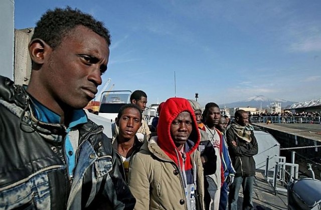 Глад, побои и убийства на корабите с мигранти за Италия