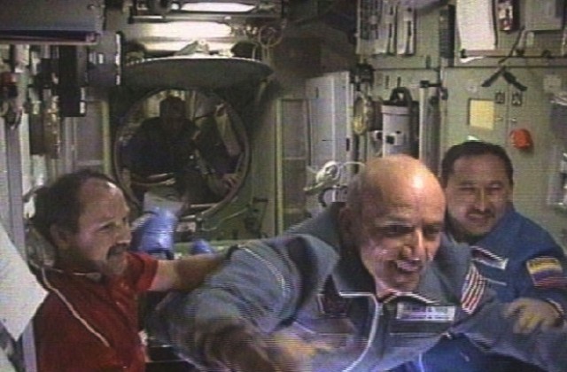 28 април: Първият космически турист се отправя към МКС