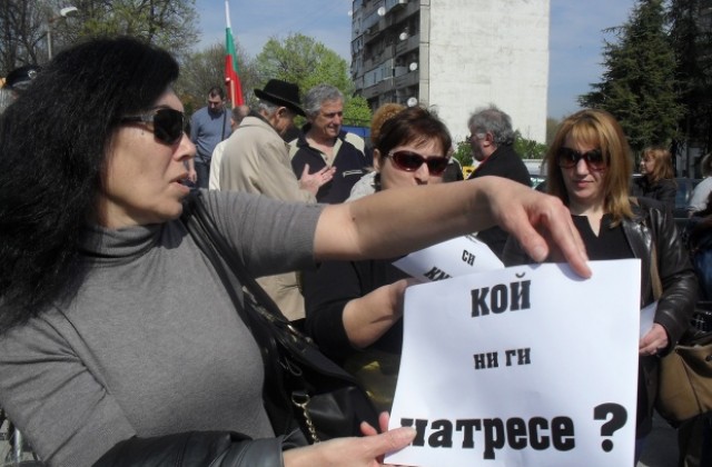 Протестиращи срещу социалните жилища в „Аспарухово”: Следващия път ще блокираме моста