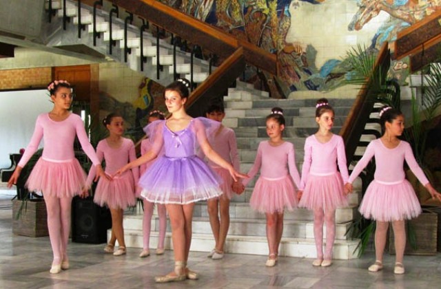 Почетоха Международния ден на балета