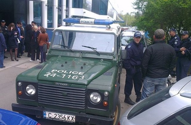 Съдия-изпълнител и полиция влязоха в сградата на ТВ7 (СНИМКИ и ВИДЕО)