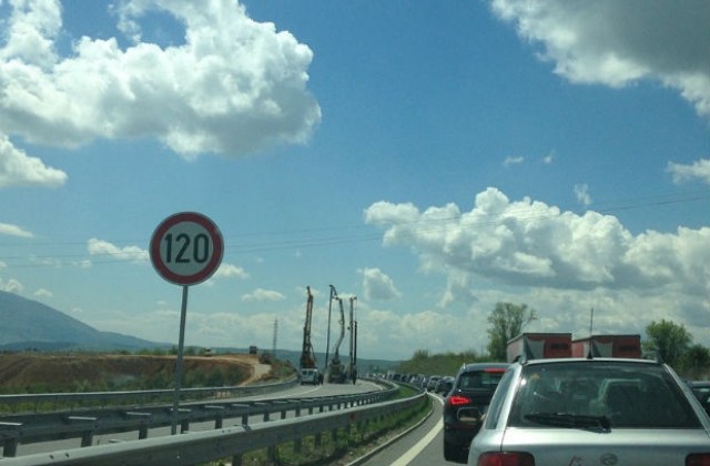 Огромна тапа на автомагистрала „Тракия”