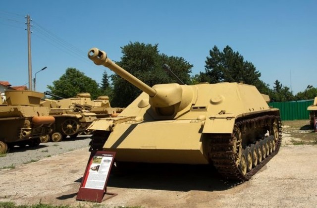 Немски танкове стават декор за възстановка на бойни действия от Втората световна война