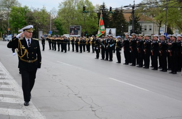 Парадът във Варна за Деня на храбростта (СНИМКИ)