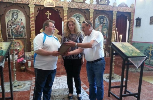 ГЕРБ-Сливен подари икона на църквата „Св. Георги Победоносец” в Голямо Чочовени