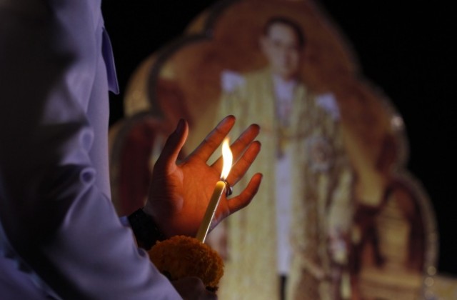 Тайландският крал бе изписан от болница и се върна в двореца си