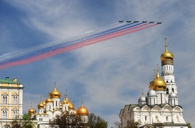 9000 души са участвали в празничния концерт на Червения площад в Москва
