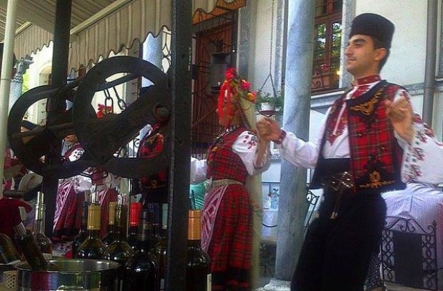 Старият Пловдив привлече 5000 посетители с вино и гурме